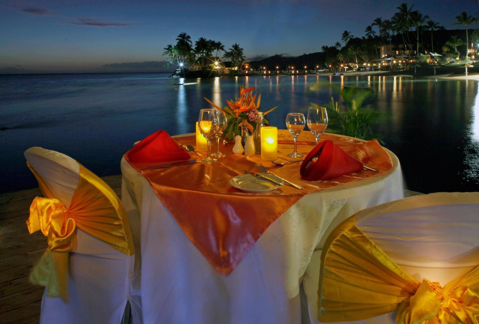 Hotel The Warwick Fiji Korolevu  Zewnętrze zdjęcie A table set for dinner