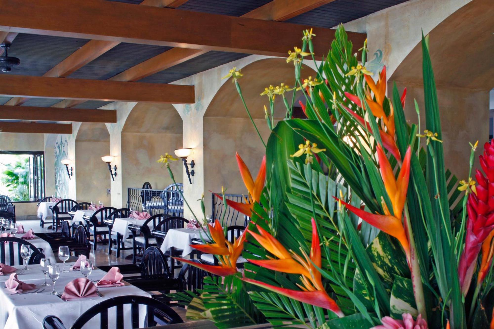 Hotel The Warwick Fiji Korolevu  Zewnętrze zdjęcie Interior of the restaurant