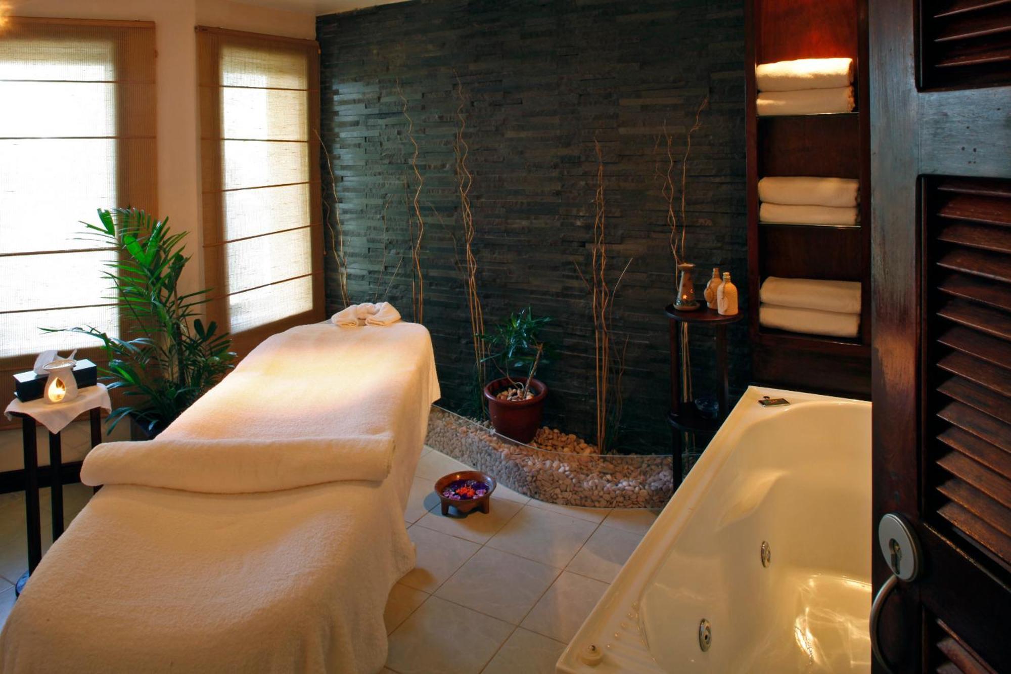 Hotel The Warwick Fiji Korolevu  Zewnętrze zdjęcie A spa treatment room