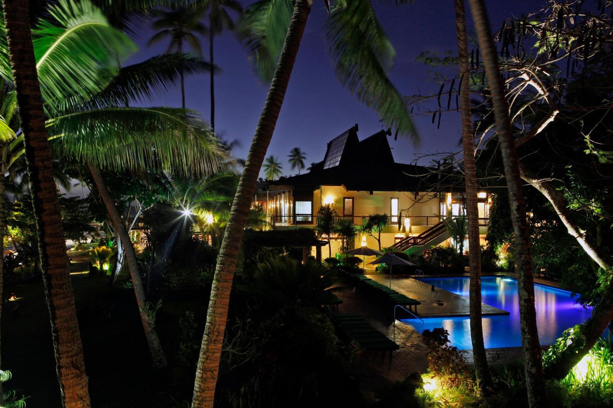 Hotel The Warwick Fiji Korolevu  Zewnętrze zdjęcie The resort at night